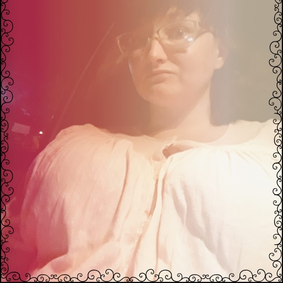 Meet your Posher, Audrey - Picture 3 of 16